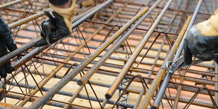 Lavorazione dell'acciaio per cemento armato